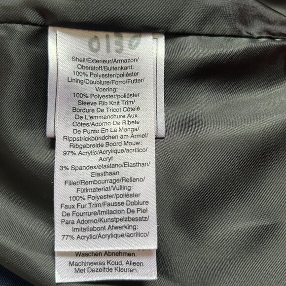 DKNY Quilted Puffer Jacket, Women's Size Medium in Wine Red - Picture 11 of 12